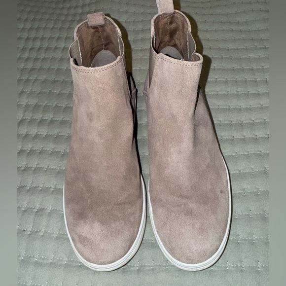 Blondo Stylish Tan Suede waterproof Ankle Boots. Size ladies 6. GUC - Picture 2 of 9